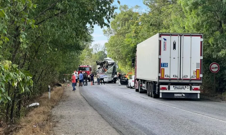 Четири станаха жертвите от тежката катастрофа на пътя Велико Търново-Русе - Tribune.bg