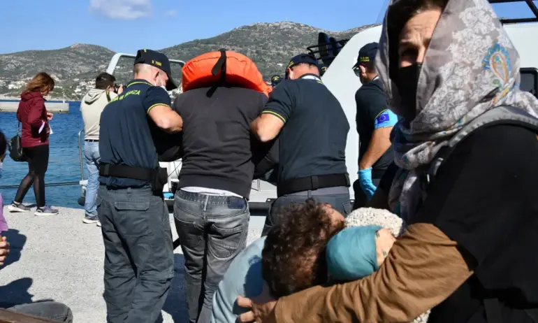 Гърция повиши опасността от мигрантски натиск на границата в Еврос - Tribune.bg