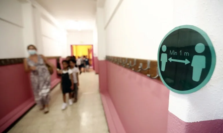 Франция затвори 22 училища заради коронавирус - Tribune.bg