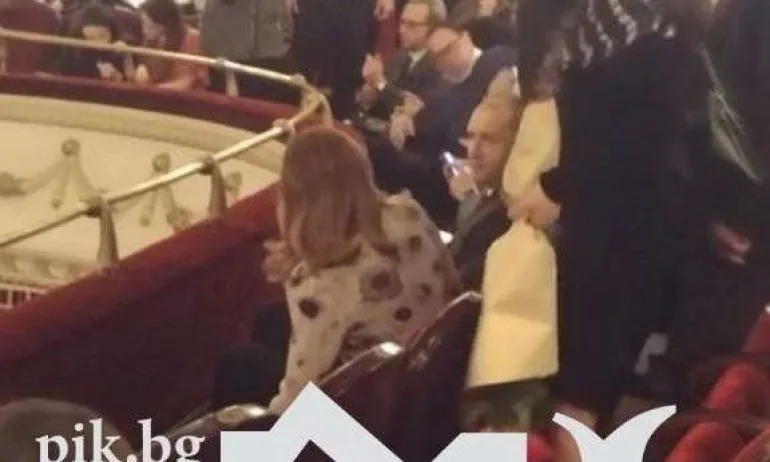 Петък вечер: Борисов заседава със службите, Радев – тайно на опера - Tribune.bg