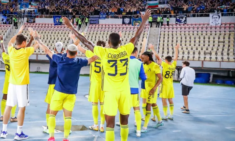 Освободиха задържаните фенове на Левски в Скопие - Tribune.bg