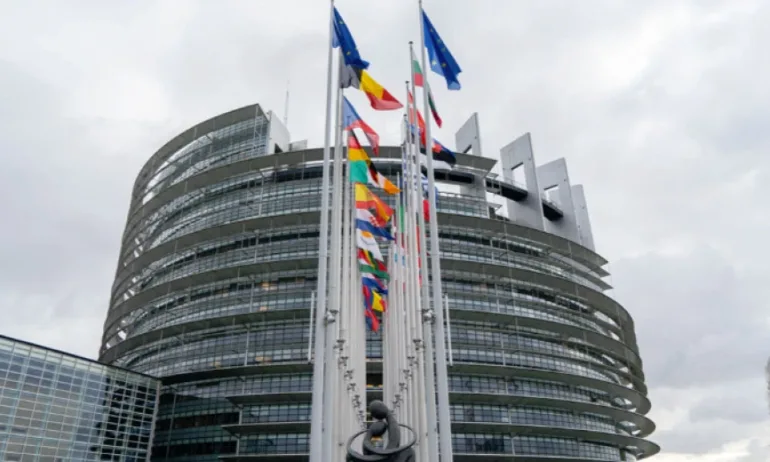 ЕК оценява въздействието от възможната продажба на Лукойл-Нефтохим - Tribune.bg