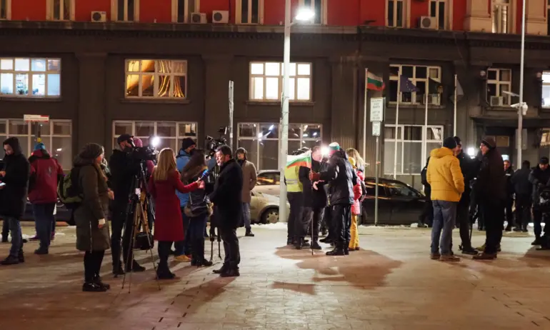 Конституционен съд под обсада - пореден протест срещу назначенията на Атанасова и Белазелков - Tribune.bg