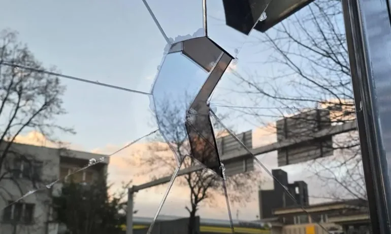 Мъжът, заподозрян за нападението над българското посолство в Скопие, остава в ареста - Tribune.bg