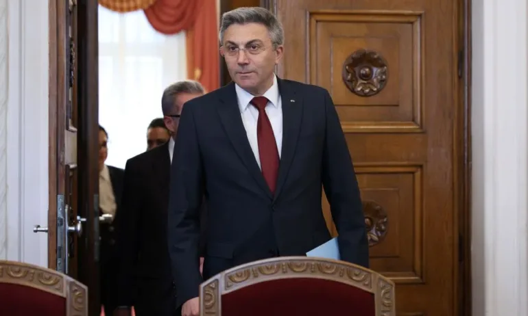 ДПС след срещата с президента: Чрез диалог и разум може да оформим отговорно мнозинство в НС още с първия мандат - Tribune.bg