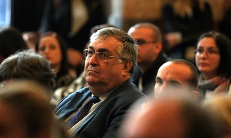 Близнашки: Радев нарушава Конституцията по твърде брутален начин - Tribune.bg