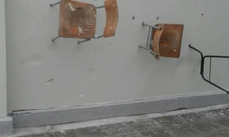 Вандали вилняха в математическата гимназия в Добрич - Tribune.bg