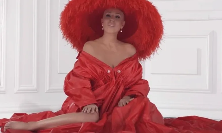 Лепа Брена предизвика политически скандал - Tribune.bg