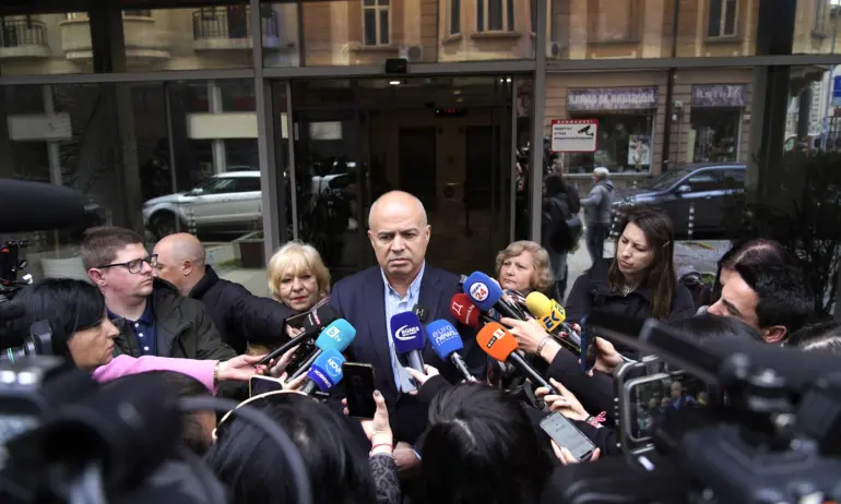 БСП: Целта беше Борисов да извие ръцете на Промяната, а те да му се молят да не върне мандата - Tribune.bg