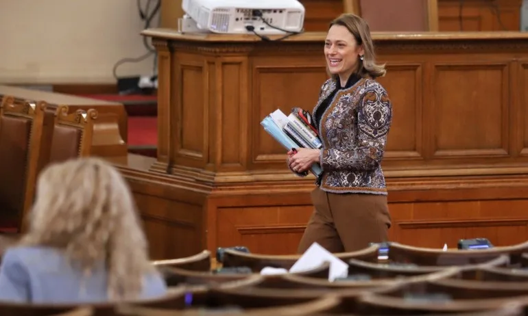 Ива Митева: Ще съберем необходимите гласове за утрешното заседание на парламента - Tribune.bg