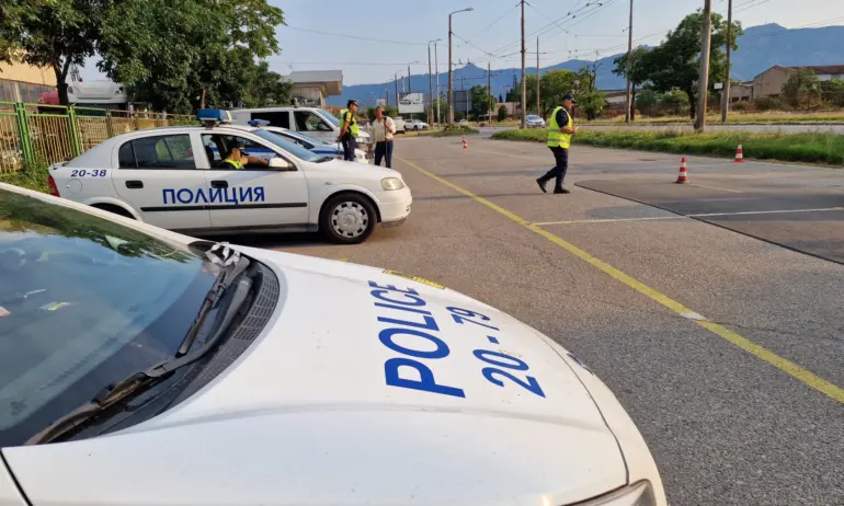 Хванаха двама мигранти на Хемус, шофьорът на колата - на кокаин - Tribune.bg