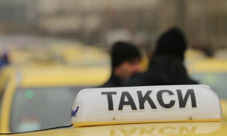 Таксиметрови шофьори в готовност за протест - Tribune.bg