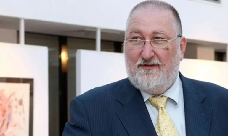 Шарлатани, аматьори сме в един и същи строй - Tribune.bg