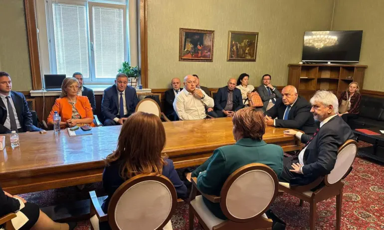 ГЕРБ проведе извънредно заседание заради зам.-министъра, пипал кода на машините - Tribune.bg