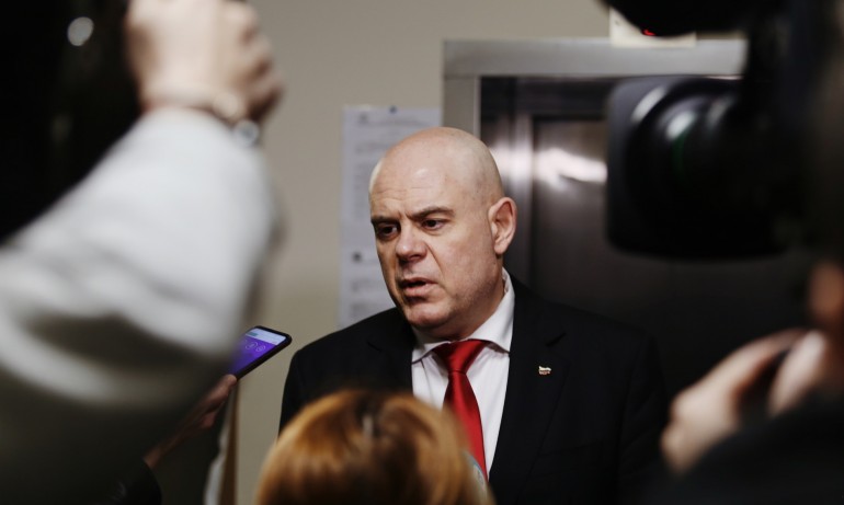 Гешев: Ние сме последната преграда пред престъпността и беззаконието (ВИДЕО) - Tribune.bg