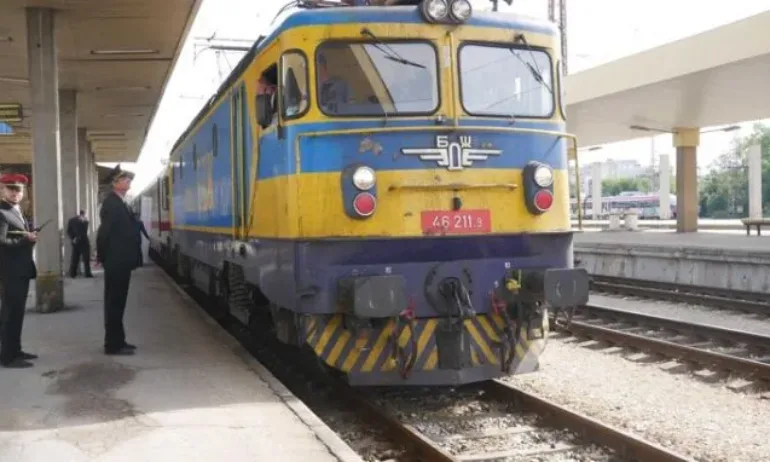 БДЖ осигурява над 22 200 допълнителни места за поредицата от почивни дни - Tribune.bg