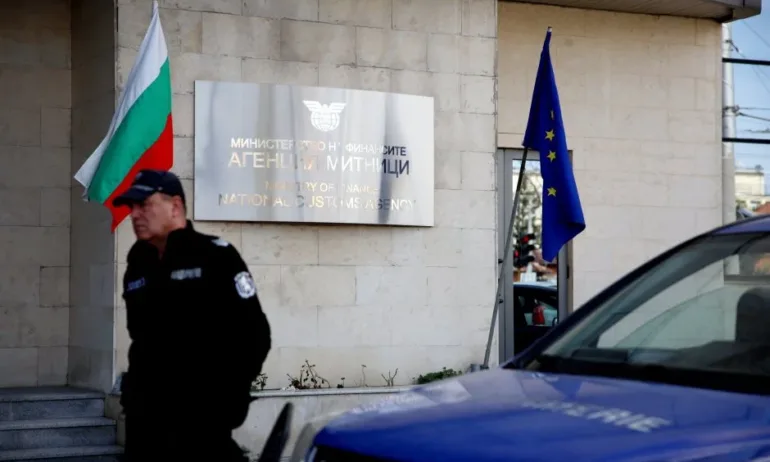 Никотинови паучове и тютюн за наргиле откриха митнически служители при проверка на две пратки - Tribune.bg