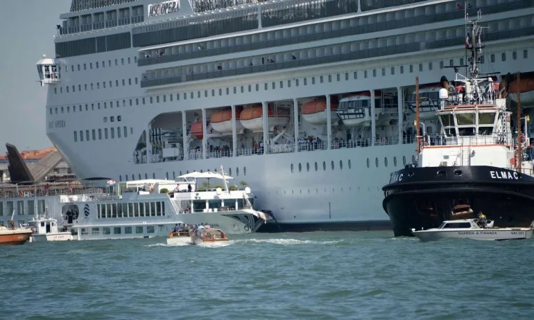 Круизен лайнер и катер се сблъскаха край Венеция, има ранени - Tribune.bg