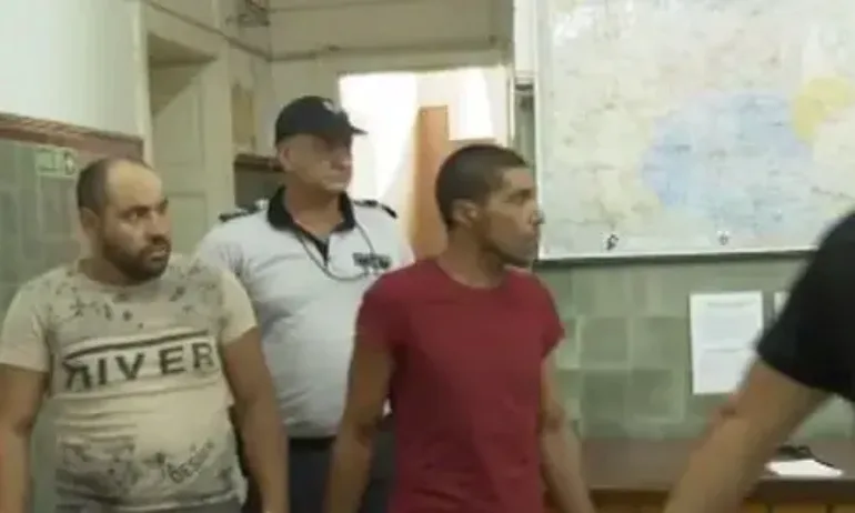 Двамата братя пребили и ограбили възрастен човек остават в ареста - Tribune.bg