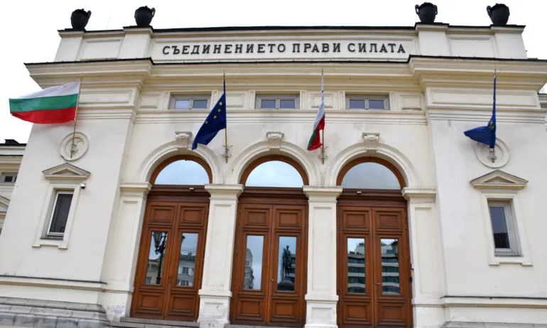 Парламентът вика спешно председателя на ЦИК, няма да има изслушване на външния министър - Tribune.bg