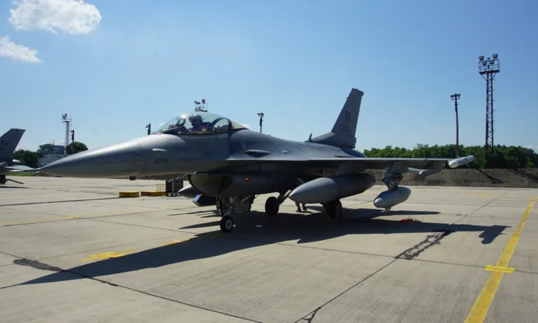 Модернизират пистата на авиобаза Граф Игнатиево заради новите изтребители F-16 - Tribune.bg