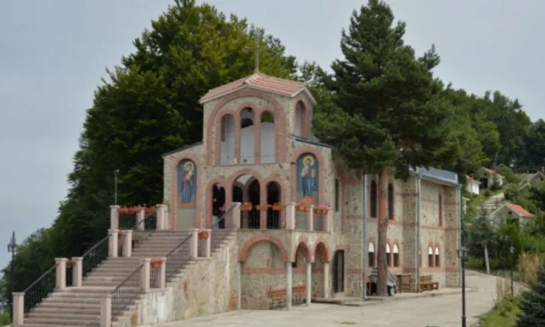 В навечерието на Кръстовден, хиляди вярващи се стичат на Кръстова гора - Tribune.bg