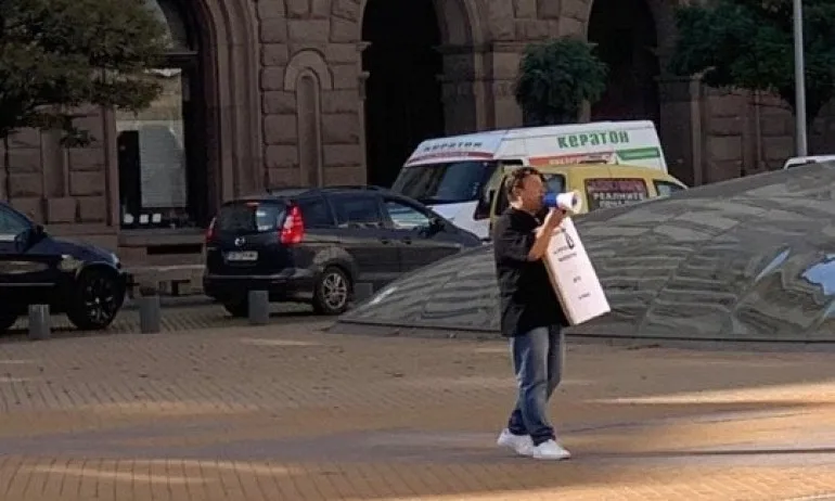 Баща не виждал детето си достатъчно, заплашва с безсрочен протест, но отказва помощ от институциите - Tribune.bg