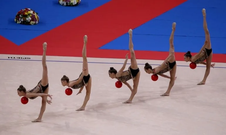 Грациите вдигнаха на крака публиката в Арена Армеец - Tribune.bg