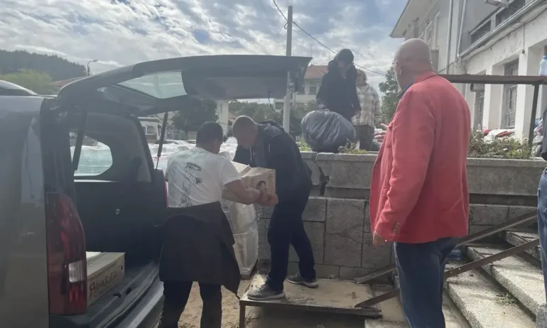 Ловеч предостави дарение за пострадалите от наводнението в Карловско - Tribune.bg