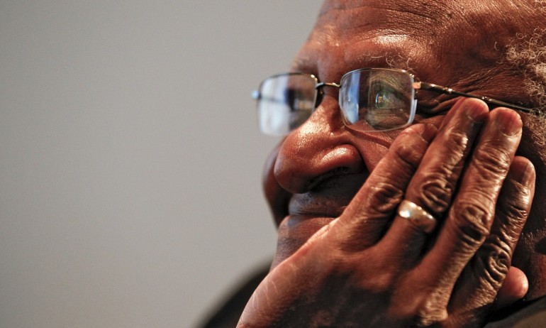 Почина Дезмънд Туту – борец срещу апартейда и носител на Нобелова награда за мир - Tribune.bg