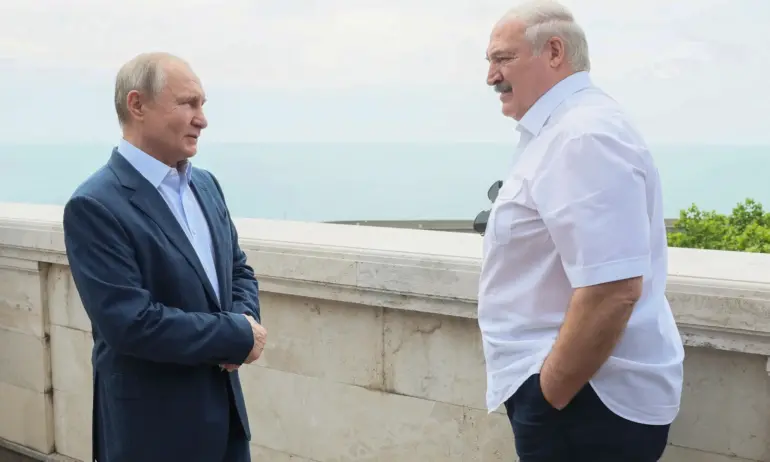 Непотвърдено: Снощи Лукашенко се евакуира от Беларус, последно засякоха самолета му в Турция - Tribune.bg