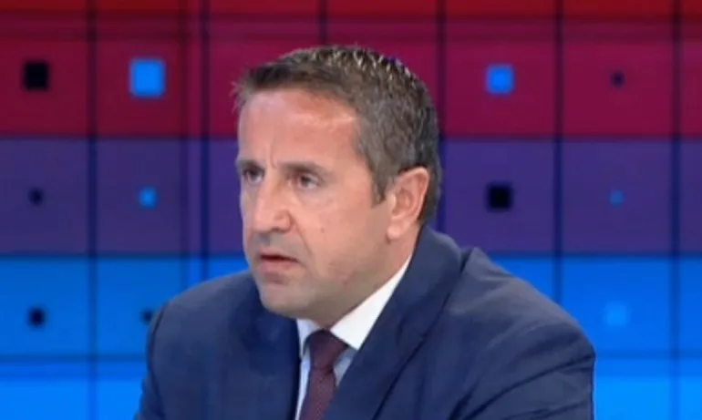 Харизанов за Радев: Да бъде по-обран, когато коментира записи. Чухме неговите СРС-та, обект е на дело в КС - Tribune.bg