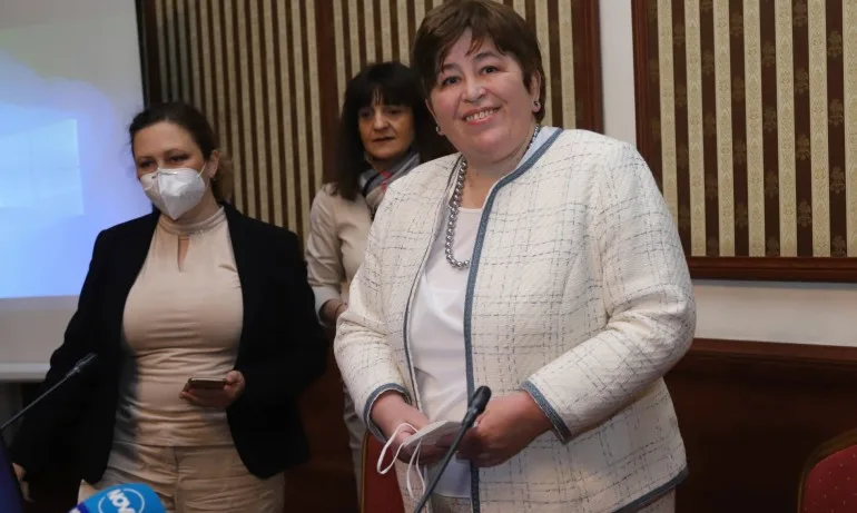 Стела Балтова обеща до седмица да бъдат отворени и други гранични пунктове с Гърция - Tribune.bg