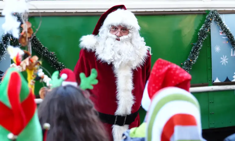 Коледен ретро трамвай тръгва на обиколка из София - Tribune.bg