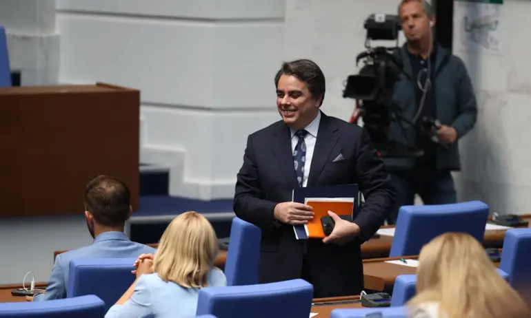 Асен Василев изчислява, че държавата ще пести по 500 млн. лв. от лихви при приемане на еврото - Tribune.bg