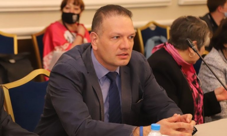 Петър Славов разкритикува управляващите за незаинтересоваността за цените на горивата - Tribune.bg