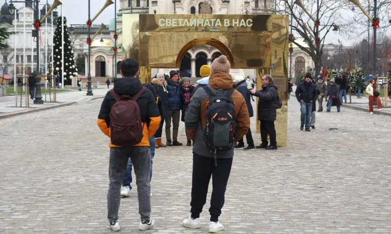 Арката трябвало да е 7 метра, но цената била несъвместима с бюджета на общината за Коледа и НГ - Tribune.bg