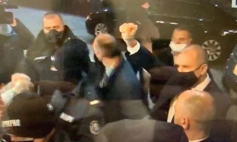 Президентът излъга в ефир: Не бил иронизирал COVID-пандемията на връх Шипка - Tribune.bg