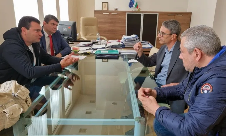 Паргов започва битка за връщането на паметната плоча на студента-антифашист в Княжеската градина - Tribune.bg