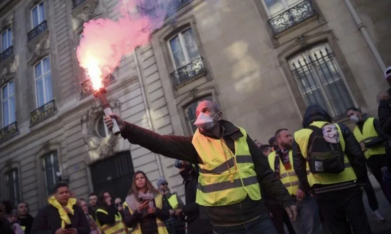 Около 60 арестувани на протеста в Париж - Tribune.bg