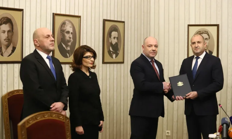 В пълно неведение кой е чл.-кор. проф. Николай Габровски се