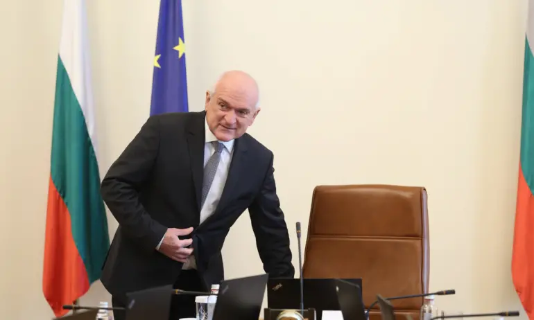 Димитър Главчев се отказва от 9100 лв. заплата като министър на външните работи