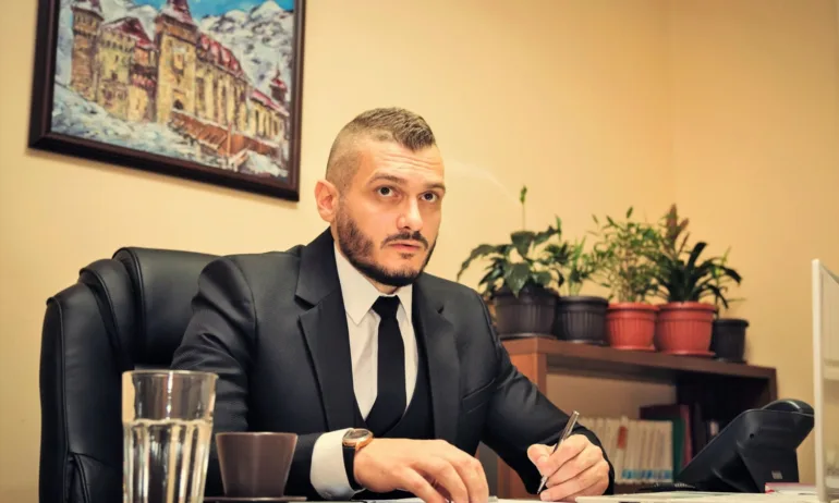 Адвокатът, анализирал дейността на Америка за България: Инвестирани са пари в потресаващи мащаби - Tribune.bg