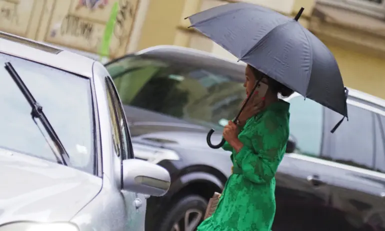 Захлаждане в страната, оранжев код за бури в четири области - Tribune.bg