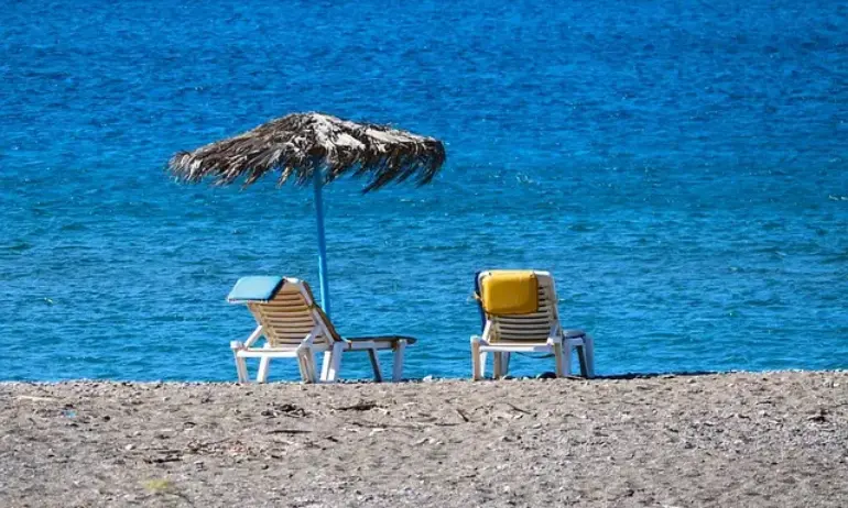 Арест за родители, оставили децата си без надзор в Гърция - Tribune.bg