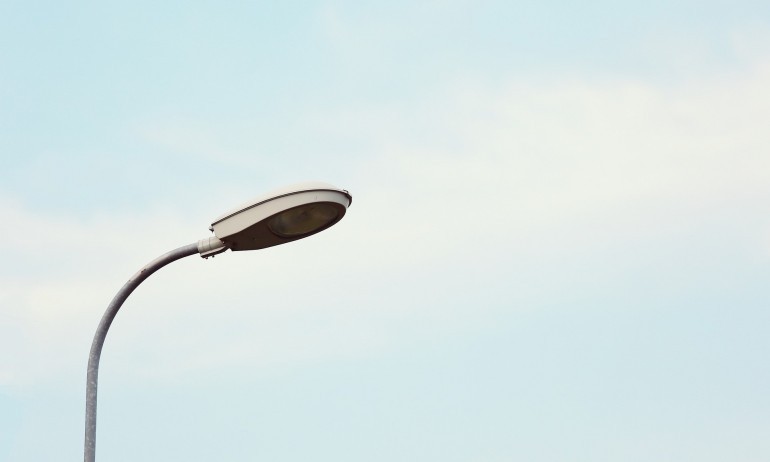 Заради високите сметки за ток: И община Козлодуй въвежда режим на уличното осветление - Tribune.bg