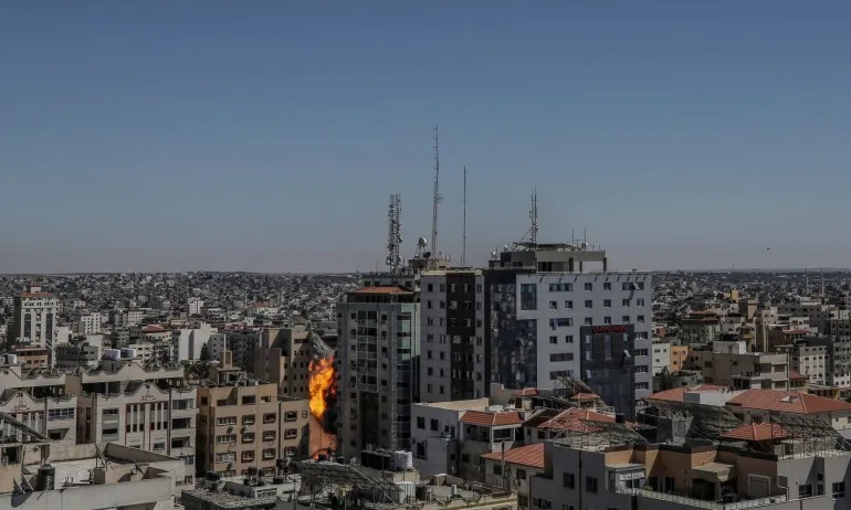 При въздушен удар: Израел унищожи офисите на международни медии в Газа - Tribune.bg