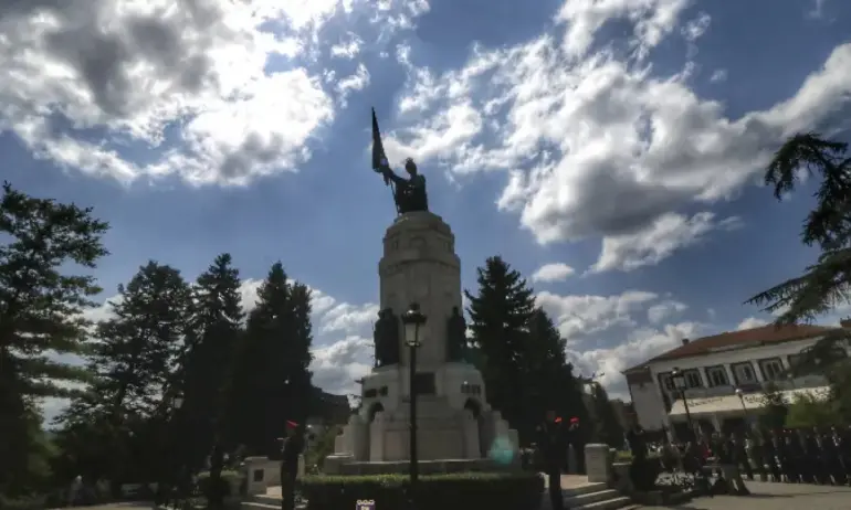 За първи път Велико Търново ще посрещне 3 март с тържествена заря-проверка - Tribune.bg