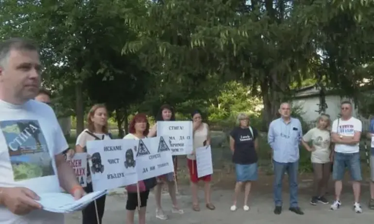 Протест срещу обгазяването в Разград: Хората не знаят откъде идват миризмите през нощта - Tribune.bg