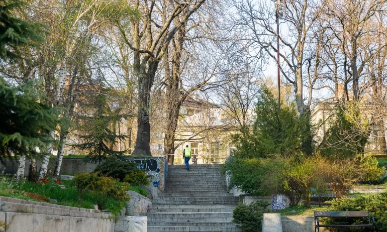 Слабо ще се затопли, в следобедните часове отново валежи и гръмотевици - Tribune.bg